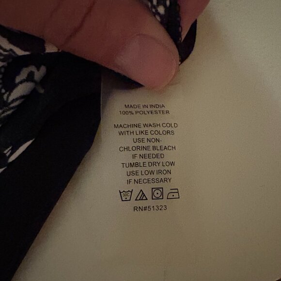 NWT Vince Camuto Black Floral Bell Sleeve Blouse Size M - Picture 12 of 12